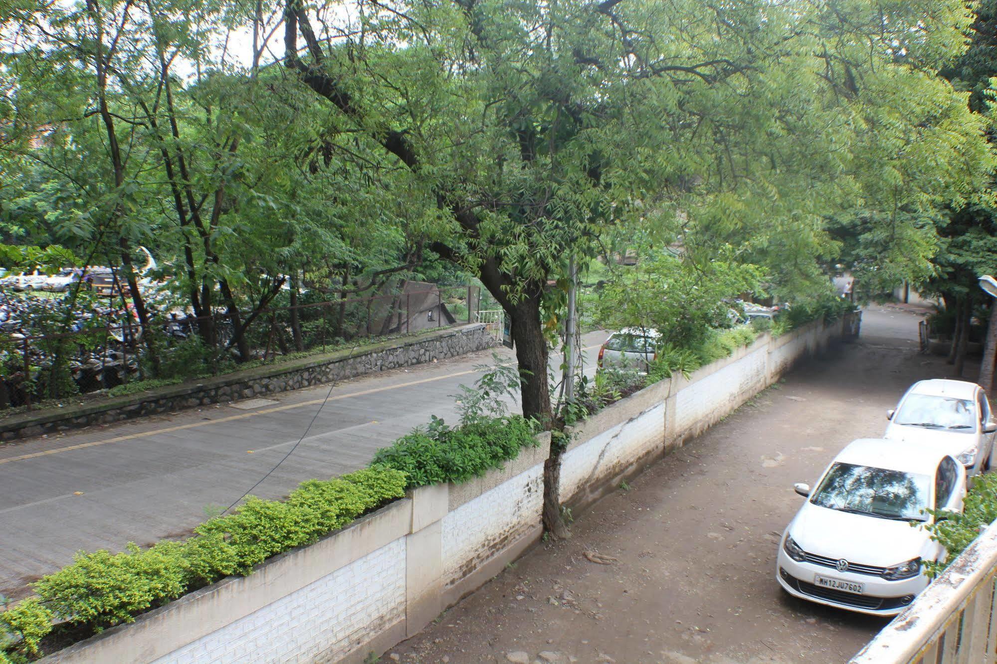 Hotel Bhooshan, Shivajinagar, 2*