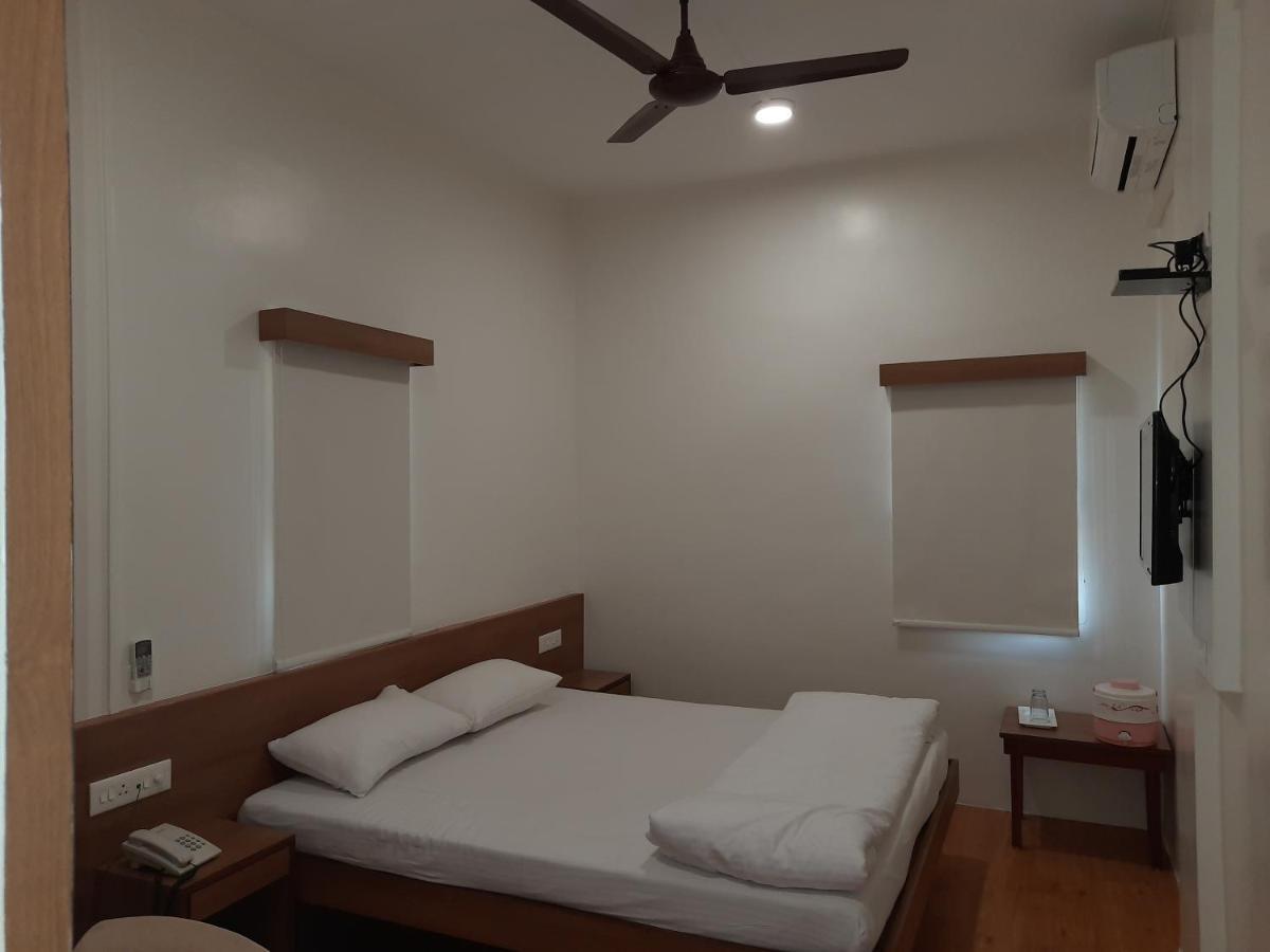 Hotel Bhooshan, Shivajinagar, 2*