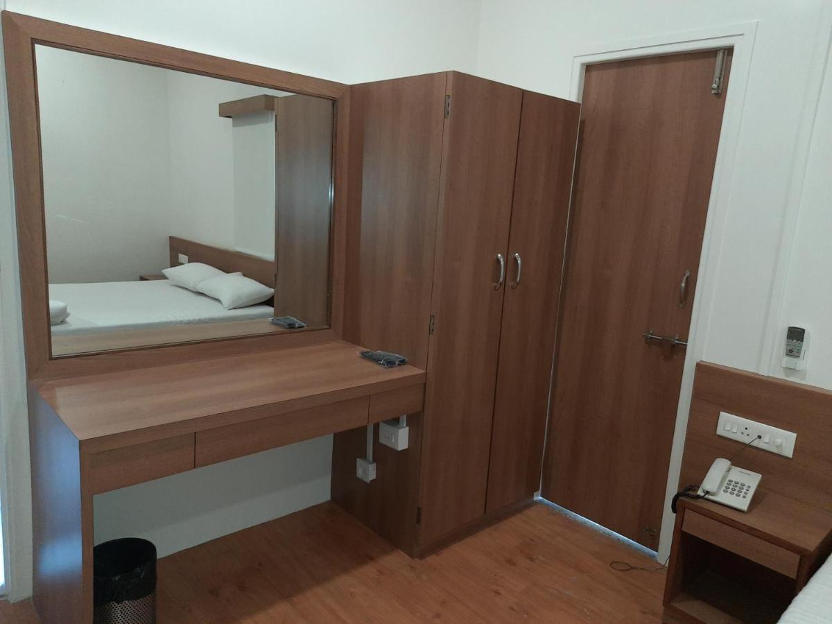 Bhooshan, Shivajinagar, Hotel Pune
