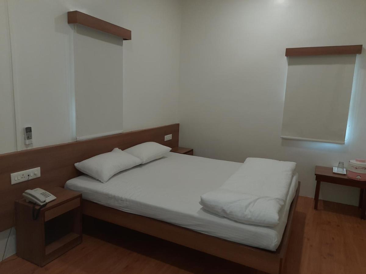 Bhooshan, Shivajinagar, Hotel
